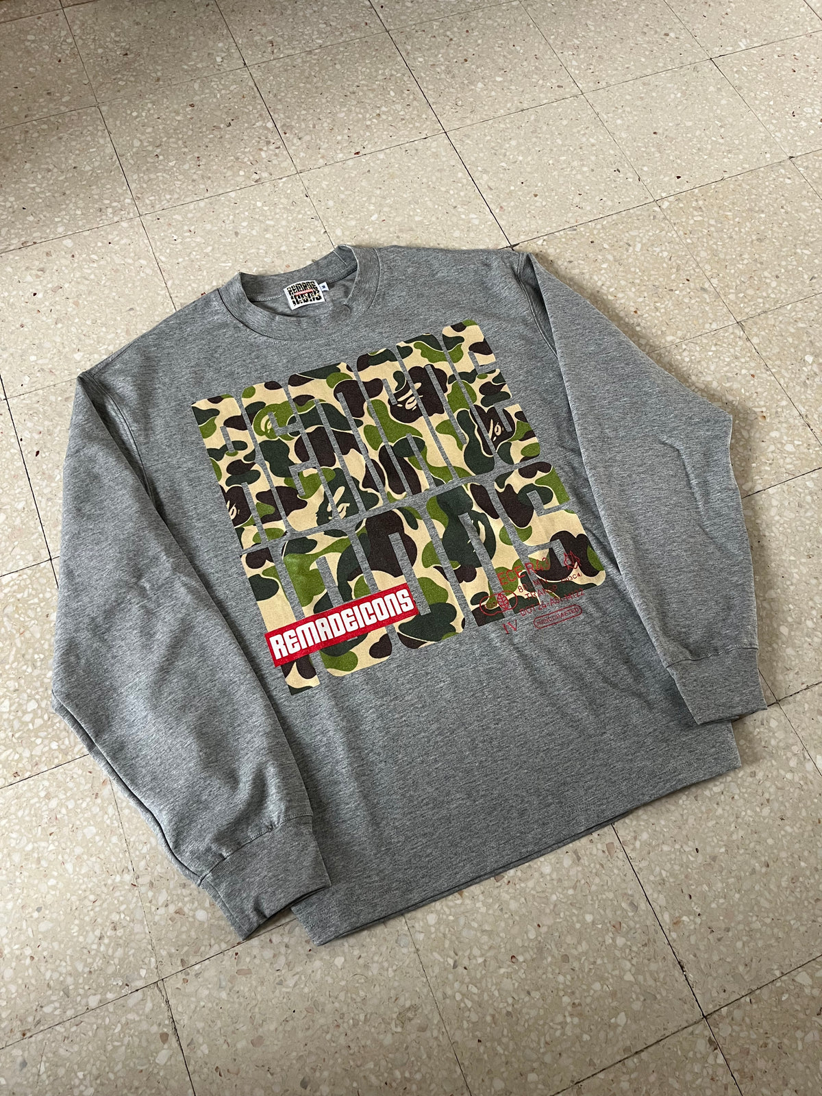 LONGSLEEVE GRIS CAMO